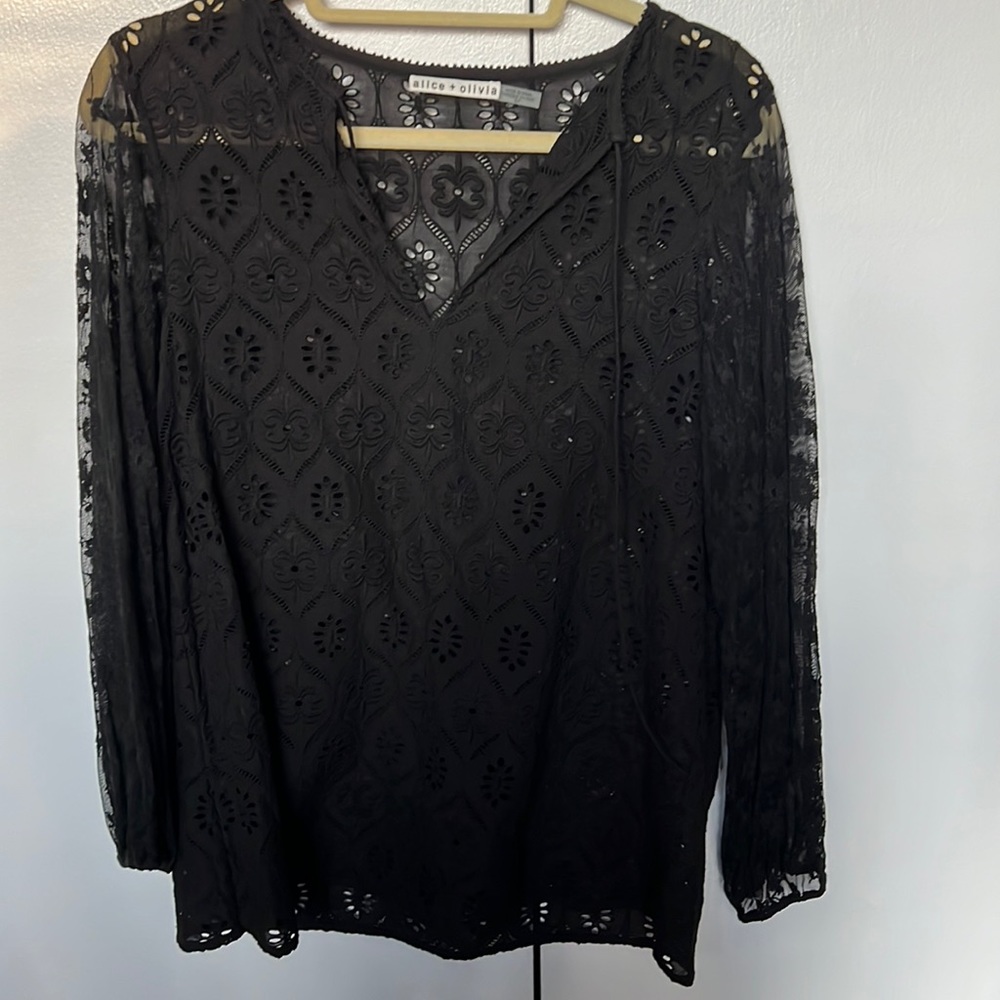 Alice and Olivia cotton Islet blouse w shear lace sleeves size small